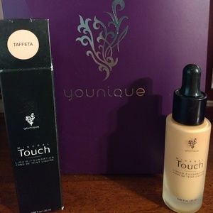 Younique liquid foundation in taffeta